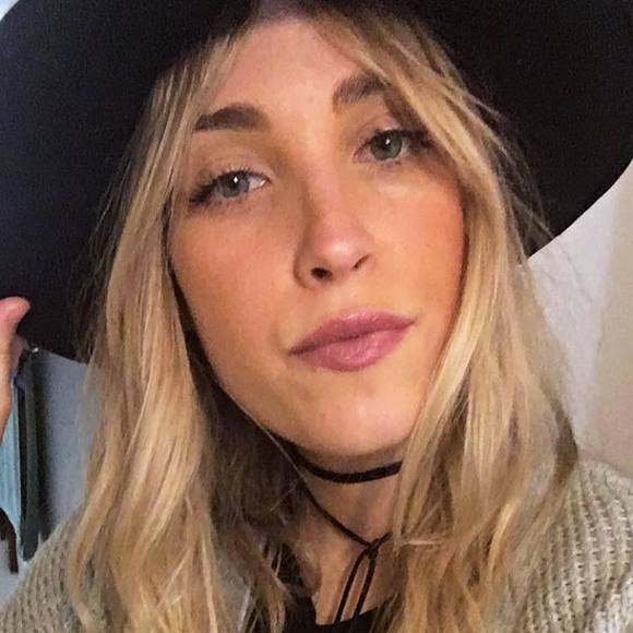 Meet your Posher, Christina - Picture 1 of 1